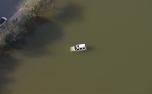 Vídeo: Motorista perde controle de Jeep e veículo cai na Lagoa Central em Lagoa Santa