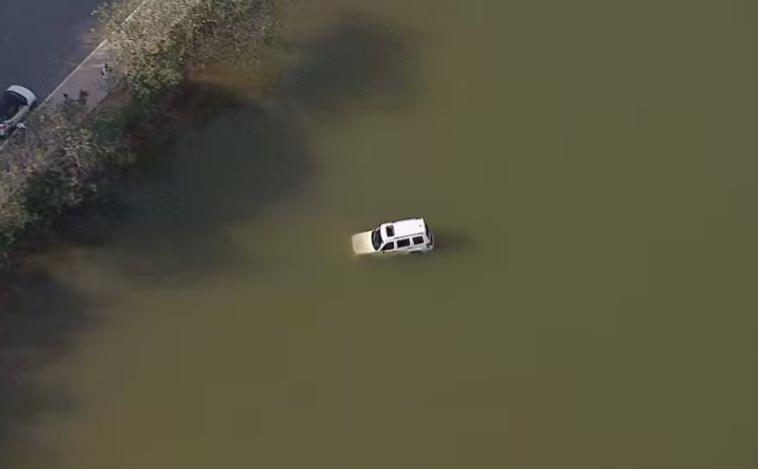Vídeo: Motorista perde controle de Jeep e veículo cai na Lagoa Central em Lagoa Santa