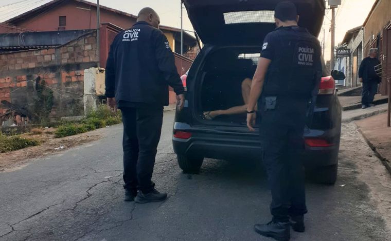 Foto: DivulgaÃ§Ã£o/PCMG - As apuraÃ§Ãµes apontaram que, na data do crime, o homem entrou no imÃ³vel alegando que pretendia apenas conversar. No entanto, em determinado momento, atacou a vÃ­tima pelas costas com golpes de faca