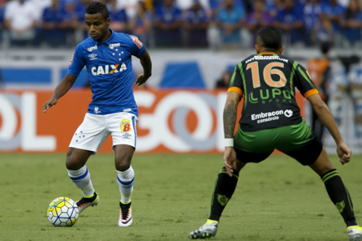 Com Elber, Cruzeiro enfrenta América para se afastar do Z4