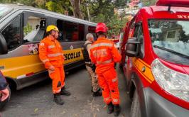 Acidente com van escolar deixa ao menos 15 crianças feridas em Belo Horizonte