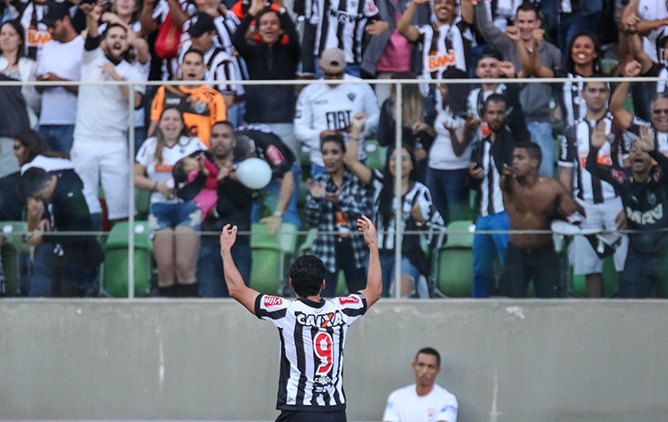 Galo vence Cruzeiro e entra no G6 do Brasileirão