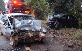 Duas mulheres morrem e quatro pessoas ficam feridas após colisão entre carros na BR-265, em MG