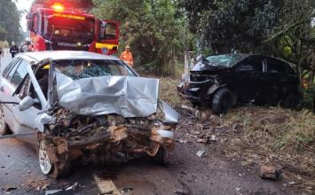 Duas mulheres morrem e quatro pessoas ficam feridas após colisão entre carros na BR-265, em MG