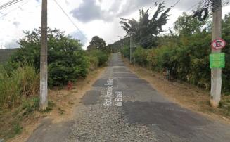 Carro perde controle e cai em ribanceira na Serra de Santa Helena em Sete Lagoas