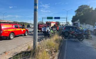 Duas pessoas ficam feridas após acidente entre carros na MG-010, em Belo Horizonte