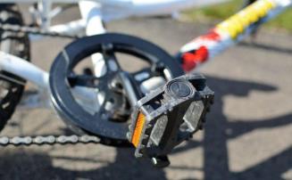 Ciclista fica ferido em colisão com carro no bairro Montreal em Sete Lagoas