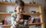 Entenda como excesso de telas pode ser confundido com sintomas de TDAH em crianças e adolescentes