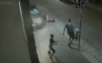 Vídeo: Motorista sem CNH atropela idoso em calçada e deixa vítima em estado grave em BH
