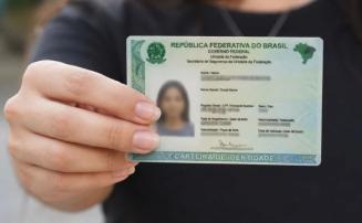 Retificação de nome e gênero cresce no país e mutirão em Minas Gerais amplia acesso ao direito