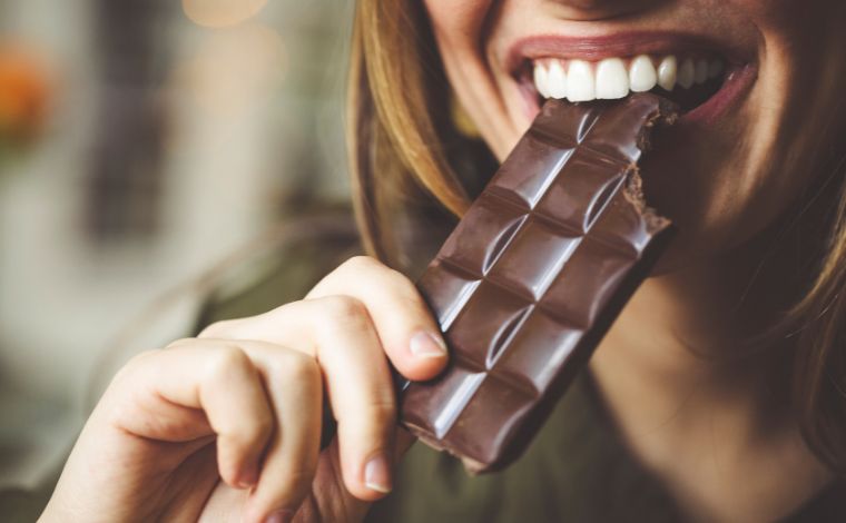 Desejo de comer doce após almoço? Entenda explicação biológica