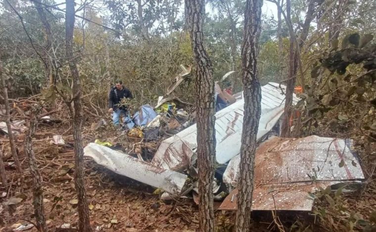 Foto: Rodrigo Santos/Jornal Midiamax -  O aviÃ£o bimotor, modelo EMB-810D, caiu por volta das 6h30, quando seguia em direÃ§Ã£o a TrÃªs Lagoas, no leste do estado. Segundo as autoridades, Henrique tentava realizar um pouso em uma pista privada