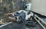 Idoso morre após colisão entre carreta e carro na BR-381 em MG