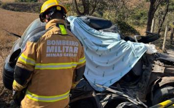Dois homens morrem após carro atingir poste em Matozinhos