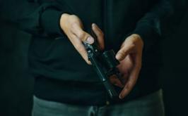 Mulher escapa de tentativa de feminicídio após suspeito usar munição errada na arma
