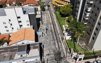 Ruas do Centro de Sete Lagoas passam por obras para eliminar ondulações no asfalto