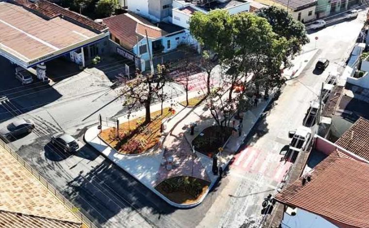 Praça Antônio Luiz de Moura no bairro São Geraldo é revitalizada entregue a moradores em Sete Lagoas