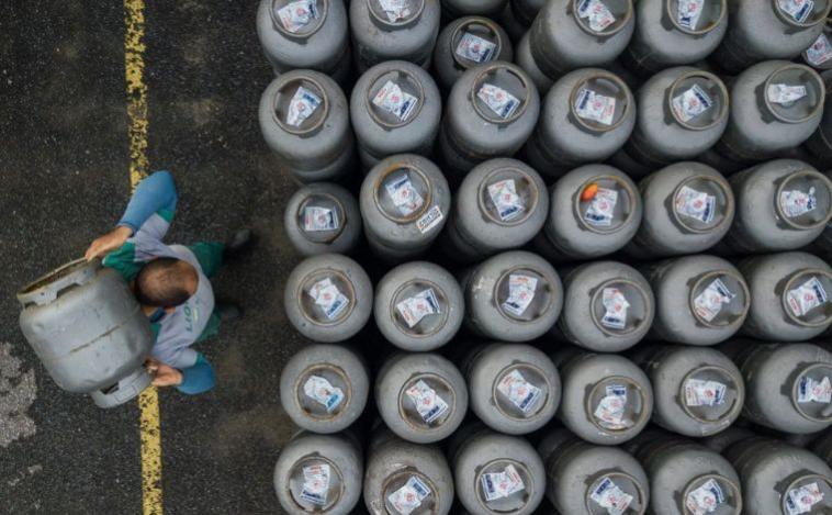 Gás do Povo impulsiona importação de botijões da China e provoca disputa no setor