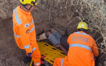 Homem cai em fossa desativada enquanto consertava cerca no interior de Minas