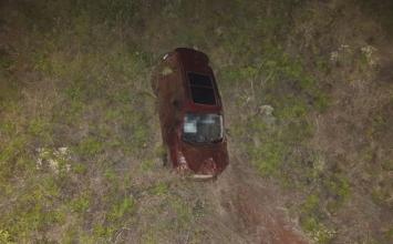 Vídeo: Mulher morre após carro cair em ribanceira na Serra da Rola-Moça, na Grande BH