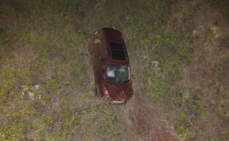 Vídeo: Mulher morre após carro cair em ribanceira na Serra da Rola-Moça, na Grande BH