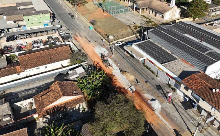 SAAE avança com substituição da rede de esgoto em trecho crítico da Rua Equador, em Sete Lagoas