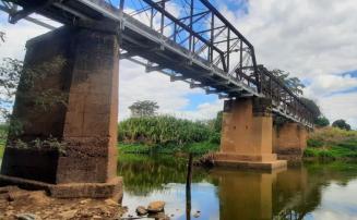 Ponte na MG-220 tem restrição para veículos pesados entre Corinto e Santo Hipólito