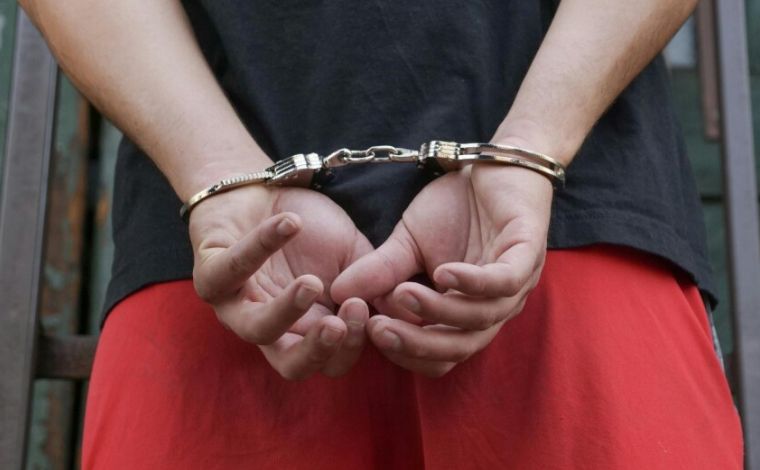 Jovem é preso após ameaçar matar a mãe e agredir irmãs em Sete Lagoas