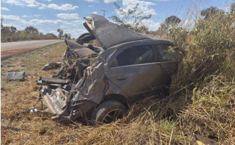 Motorista fica ferido após carro capotar e bater em barranco na AMG-0105, em Prudente de Morais