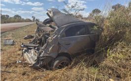 Motorista fica ferido após carro capotar e bater em barranco na AMG-0105, em Prudente de Morais