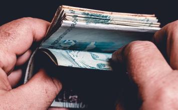 Brasileiros ainda têm mais de R$ 5,1 bilhões esquecidos em bancos; veja como consultar