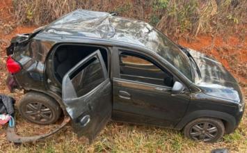 Idosa fica ferida após carro ser atingido por caminhão na MG-231, em Paraopeba