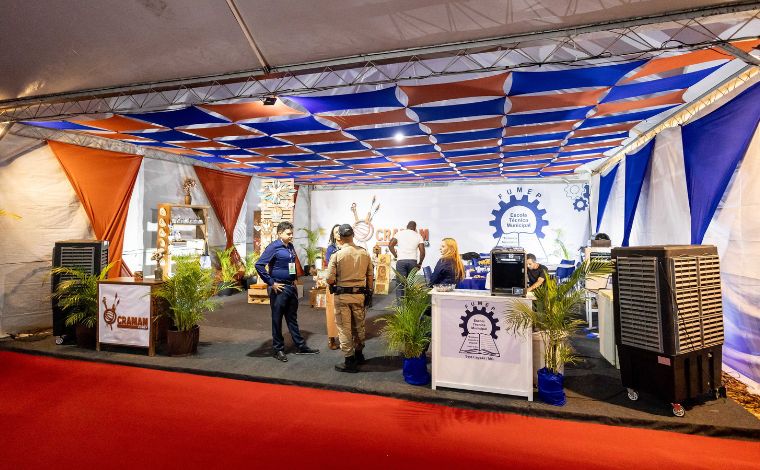 Foto: PMSL - A feira atua como vitrine para a divulgaÃ§Ã£o do catÃ¡logo de cursos da ETMSL e para a apresentaÃ§Ã£o de trabalhos desenvolvidos por alunos e professores, ressaltando o papel da formaÃ§Ã£o tÃ©cnica no desenvolvimento econÃ´mico e social do municÃ­pio