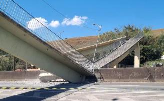 Vídeo: Queda de passarela deixa dois mortos e interdita BR-381 entre MG e SP