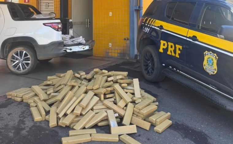 PRF apreende quase 300 barras de maconha em picape clonada na BR-040, em Sete Lagoas