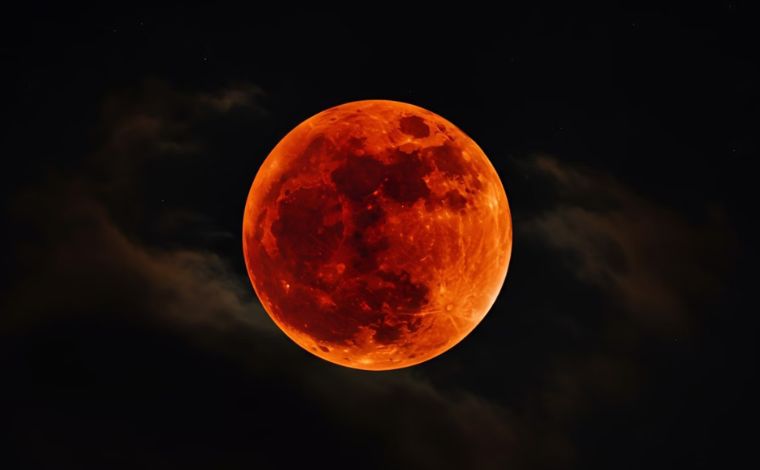 Foto: Shutterstock - NÃ£o serÃ¡ necessÃ¡rio se deslocar para locais especÃ­ficos da cidade, pois poluiÃ§Ã£o atmosfÃ©rica e iluminaÃ§Ã£o nÃ£o atrapalharÃ£o a visualizaÃ§Ã£o, basta torcer para que o cÃ©u nÃ£o esteja nublado