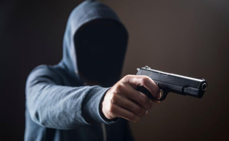 Criminosos se passam por policiais e matam jovem a tiros dentro de casa em Sete Lagoas