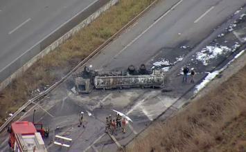 Vídeo: Motorista morre carbonizado após caminhão-tanque pegar fogo na MG-010, na Grande BH