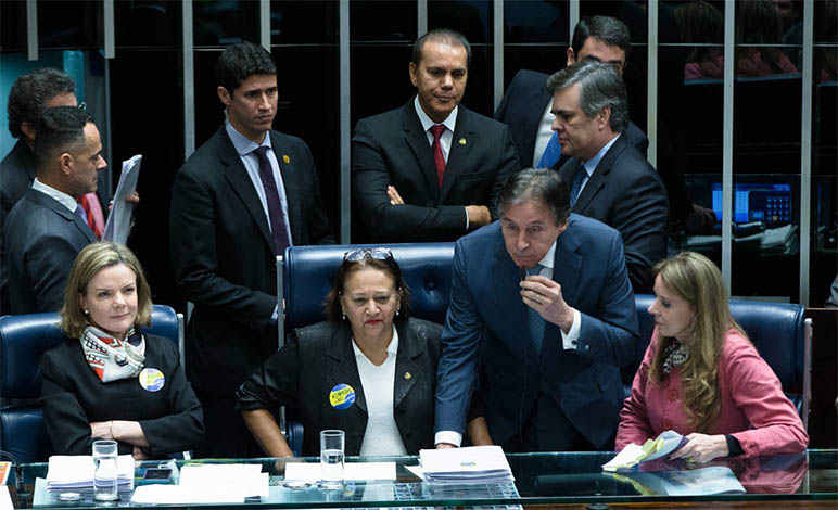 Reforma Trabalhista é aprovada e aguarda sanção de Michel Temer