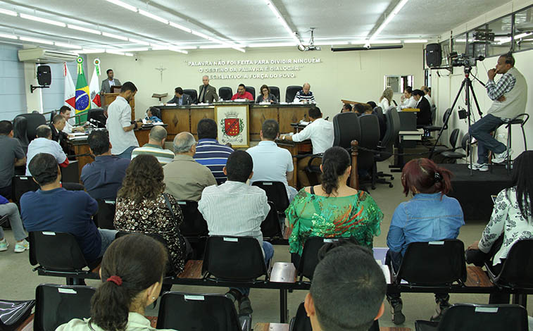 Câmara aprova série de projetos do Executivo em reunião extraordinária