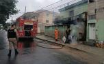 Homem agride mãe e irmã, incendeia casa da família e morre carbonizado em BH