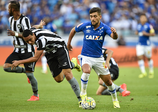 Cruzeiro joga mal e perde para o Botafogo em casa