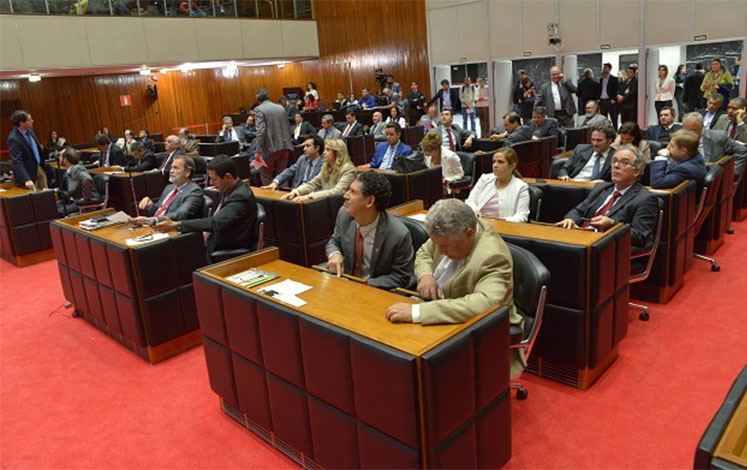 Assembleia volta do recesso com vetos do governador na pauta de trabalho