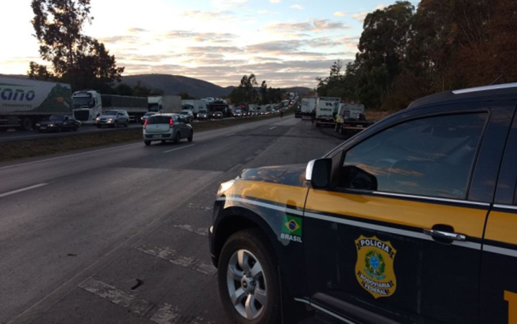 BR 040 amanhece com protestos contra Temer e alta de combustíveis