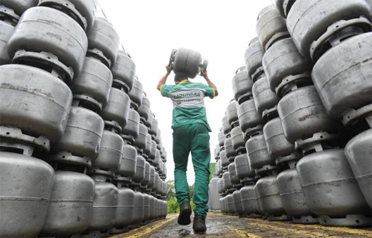 Governo anuncia aumento também no valor do gás de cozinha