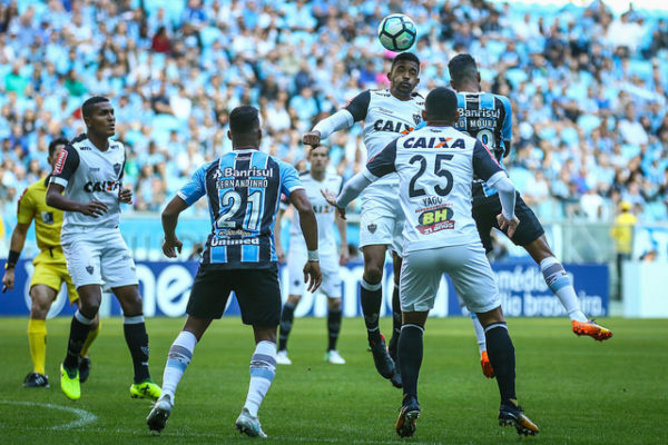 Galo entra com time reserva contra o Grêmio e se dá mal no Sul