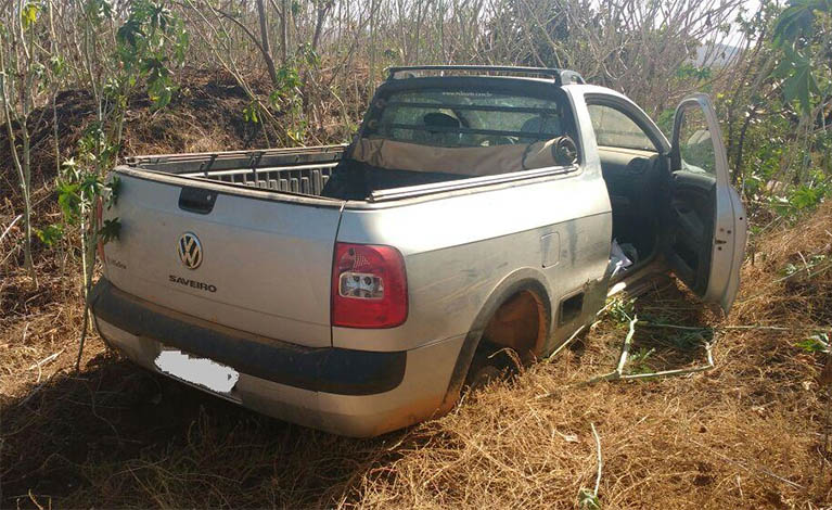 Veículo roubado em Caetanópolis é encontrado abandonado e sem rodas 