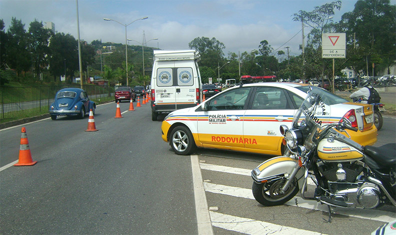 Polícia Rodoviária pede atenção redobrada nas rodovias durante feriados