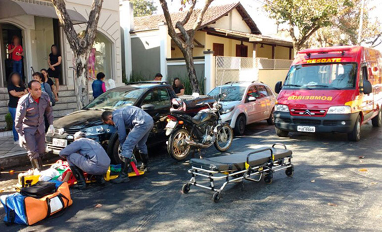 Motociclista fica ferido em acidente no Centro de Sete Lagoas