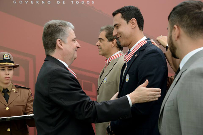 Deputado Douglas Melo é agraciado com a Medalha Presidente Juscelino Kubitscheck